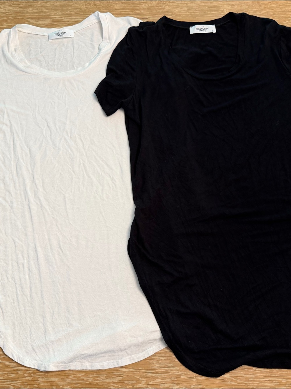 CJLA scoop neck, long tshirts with side slits - lot of 2 (black and white)